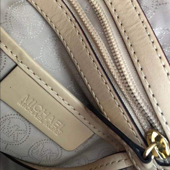 michael kors handbag - Picture 8 of 9